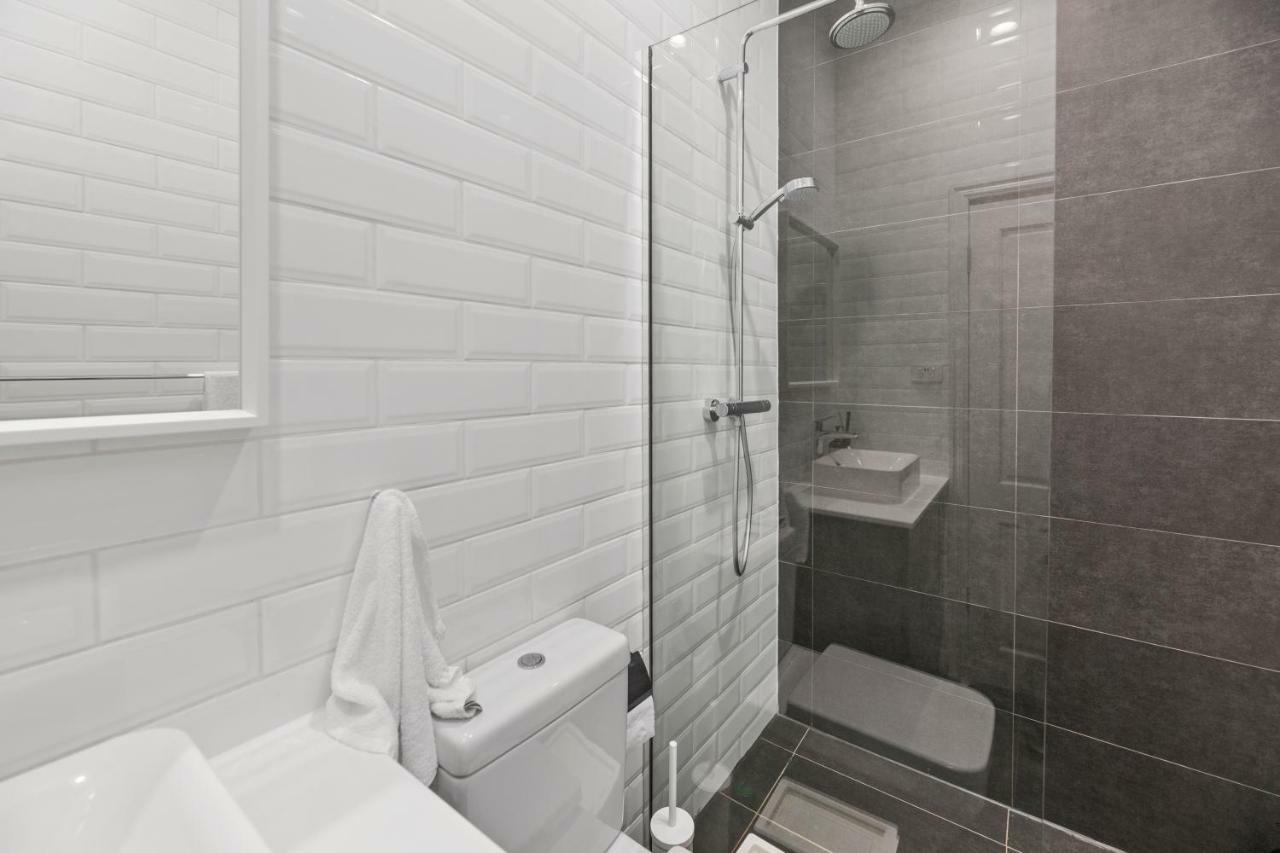 Work Sleep Live Melbourne Bed & Breakfast ภายนอก รูปภาพ