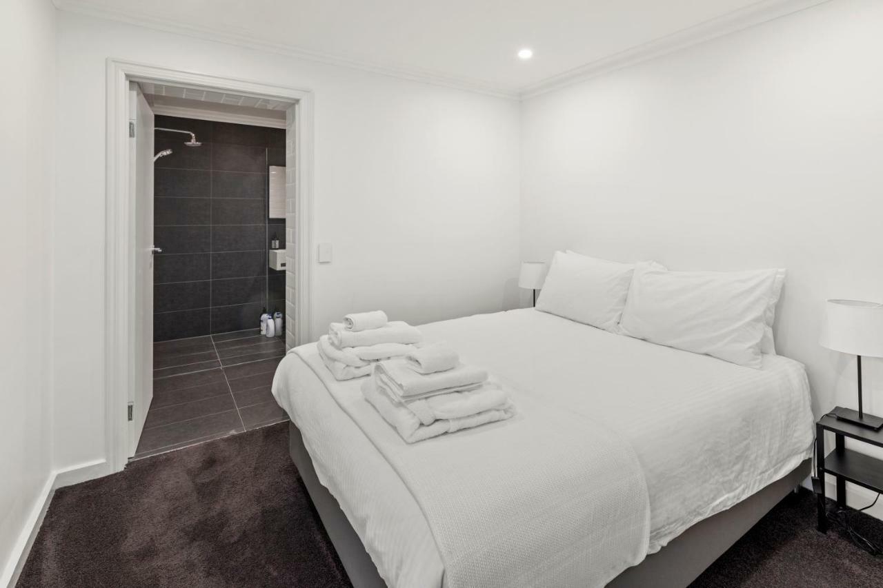 Work Sleep Live Melbourne Bed & Breakfast ภายนอก รูปภาพ