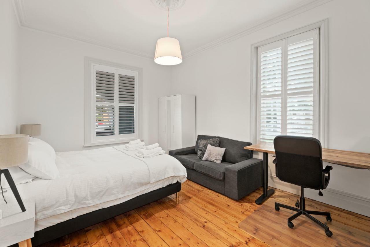 Work Sleep Live Melbourne Bed & Breakfast ภายนอก รูปภาพ