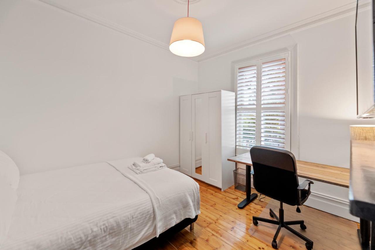 Work Sleep Live Melbourne Bed & Breakfast ภายนอก รูปภาพ