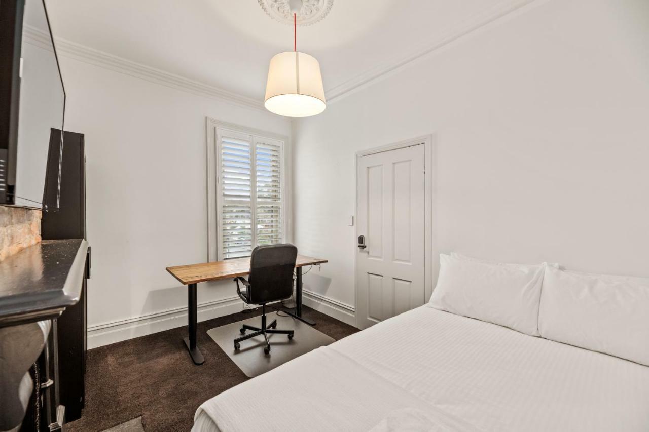 Work Sleep Live Melbourne Bed & Breakfast ภายนอก รูปภาพ